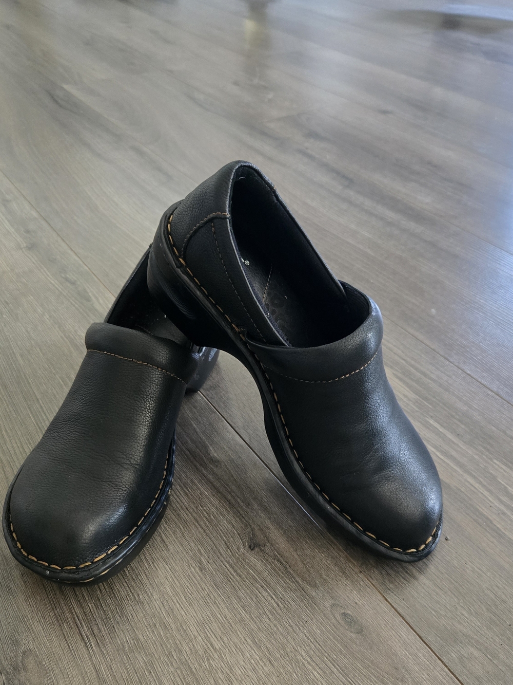 Born Concept BOC Clogs Womens Sz 6.5 Peggy Pebbled Black Leather Slip On Shoes